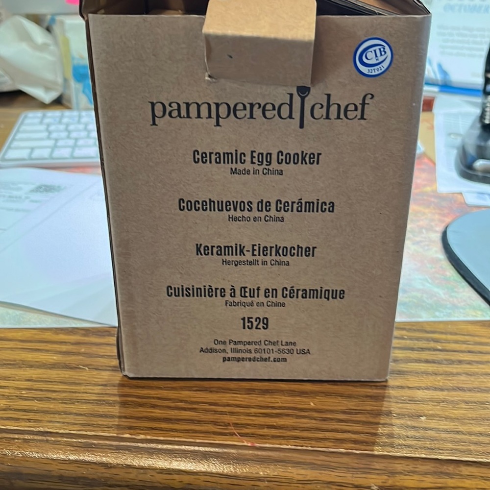 Pampered Chef Ceramic Egg Cooker 1-4 Eggs. NEW in Box  FREE SHIPPING